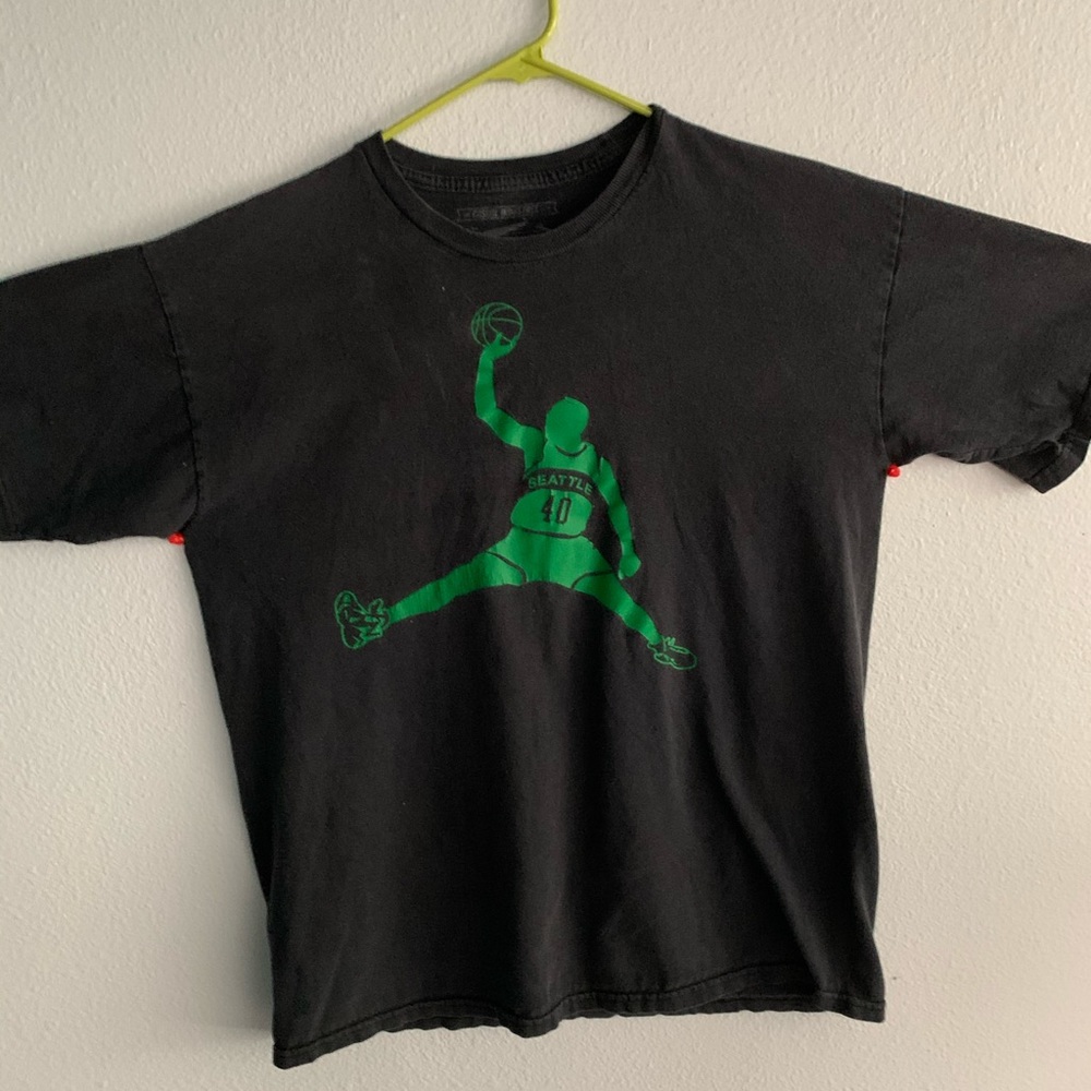Shawn Kemp charcoal Tee